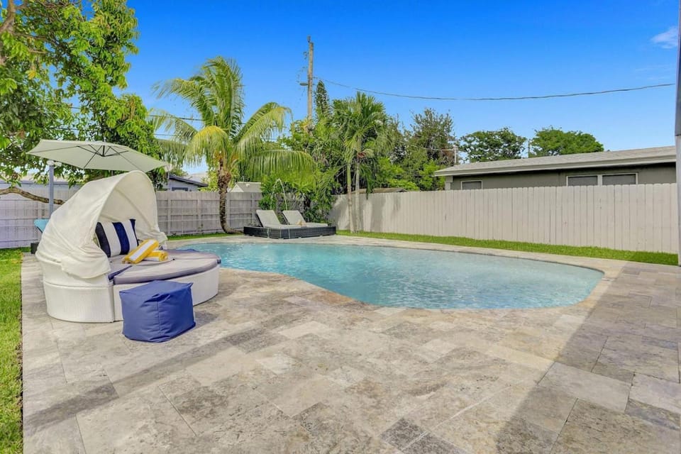 Yehudas Tropical Villa with Heated Infinity Pool Villa in Hollywood