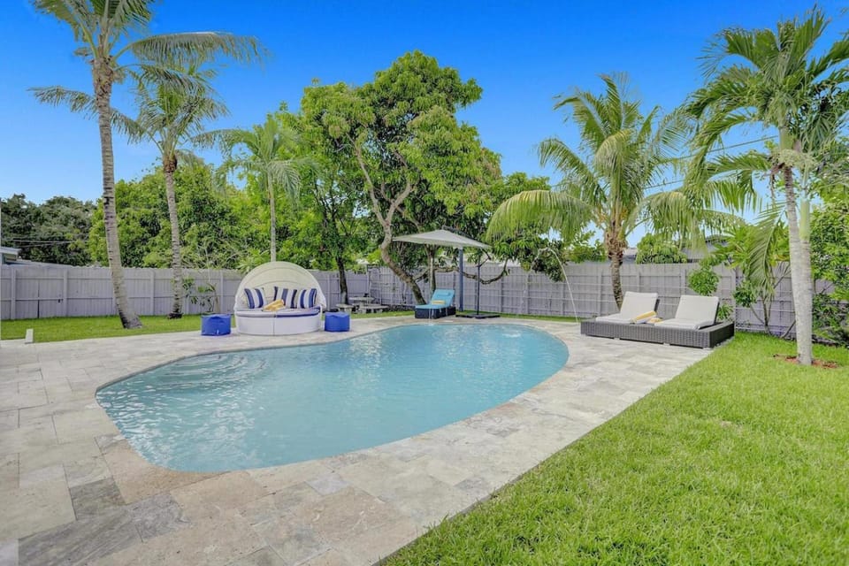 Yehudas Tropical Villa with Heated Infinity Pool Villa in Hollywood