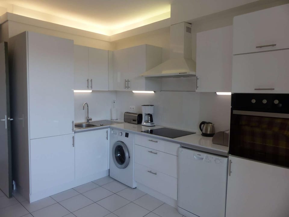 Appartement T2 au Lavandou avec Parking et Terrasse Vue Mer - FR-1-308-197 Apartment in Le Lavandou