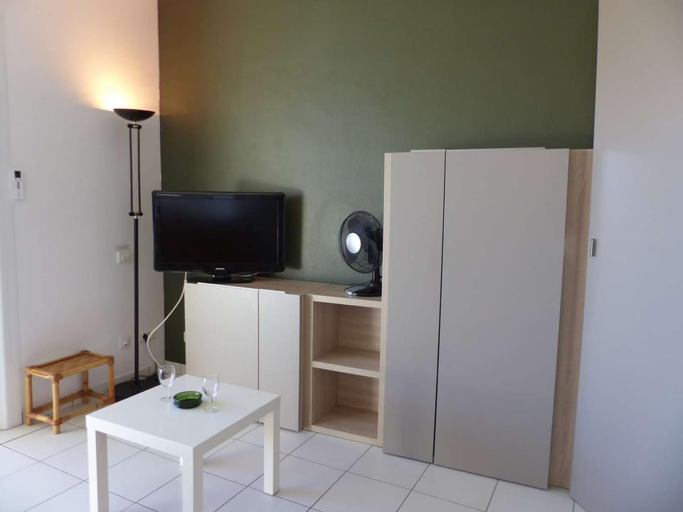 Appartement T2 au Lavandou avec Parking et Terrasse Vue Mer - FR-1-308-197 Apartment in Le Lavandou