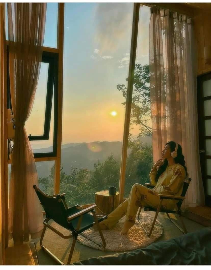 People, Natural landscape, Living room, Seating area, Sunset
