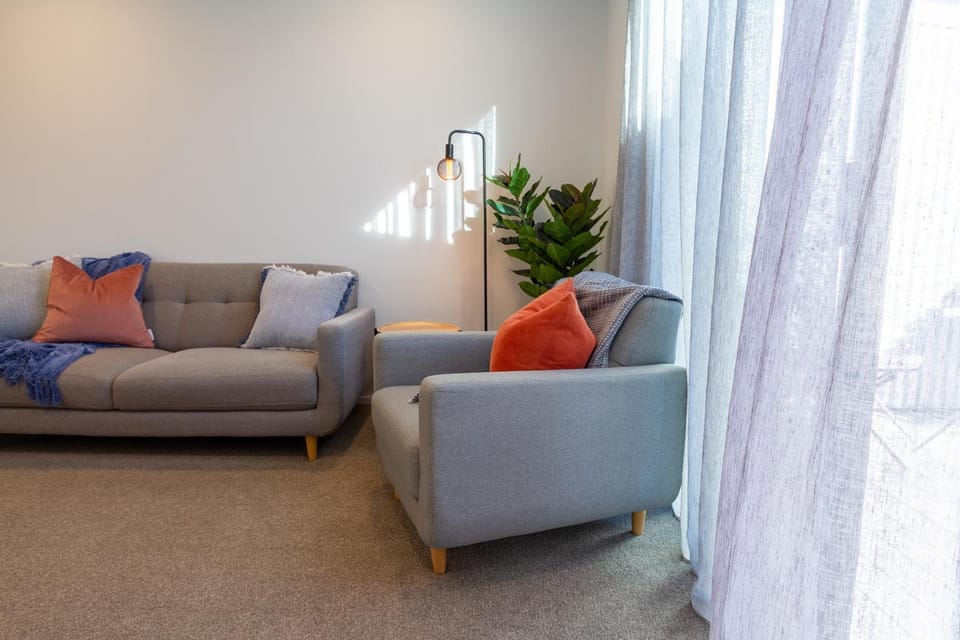 Living room, Photo of the whole room, Decorative detail, Seating area