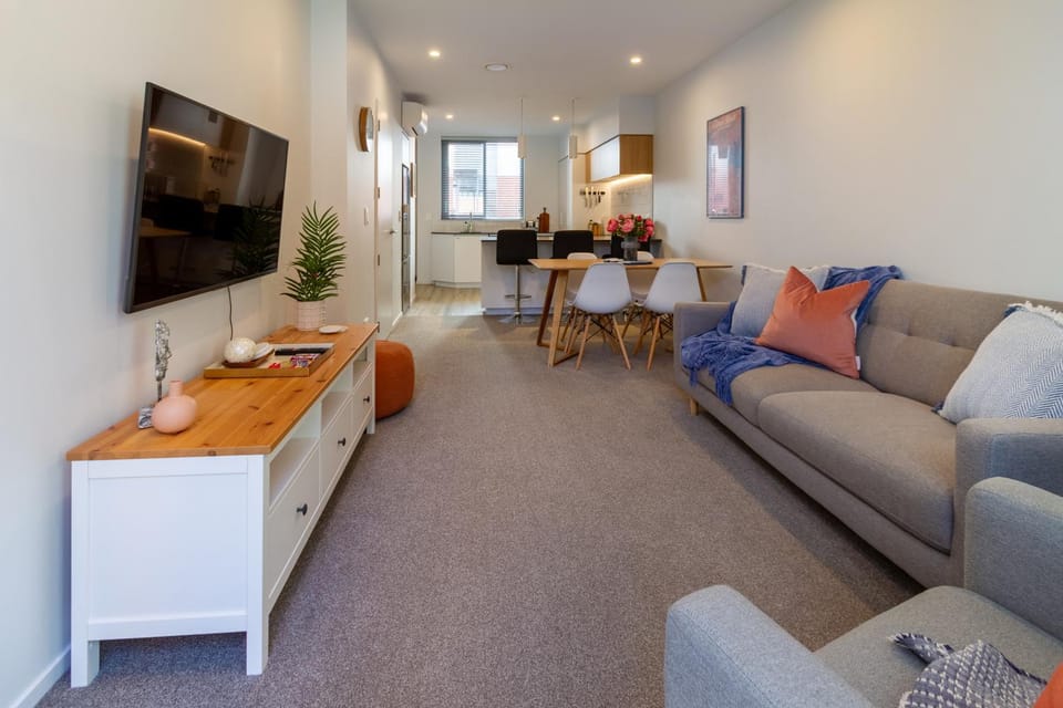 Facade/entrance, Kitchen or kitchenette, Living room, Photo of the whole room, Decorative detail, Dining area, furniture, minibar, air conditioner