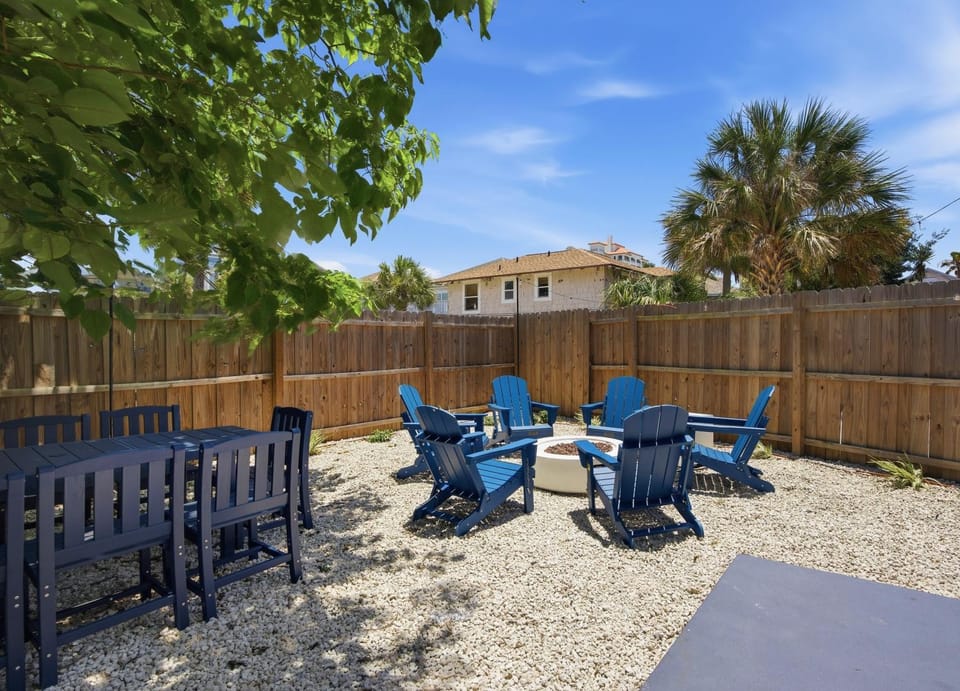 Be A Nomad - 4-Bedroom Ocean View House - 1 Block to Jacksonville Beach Apartment in Jacksonville Beach