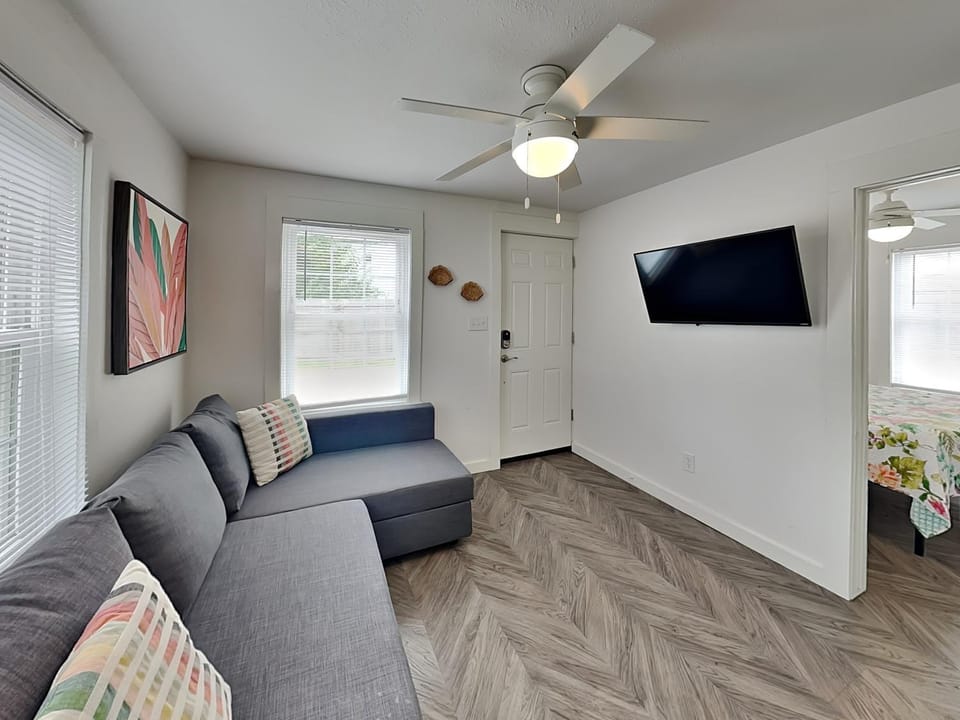 TV and multimedia, Living room, Seating area, furniture