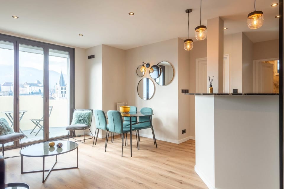 LE BEAU MARCY - Contemporary city centre flat Apartment in Annecy