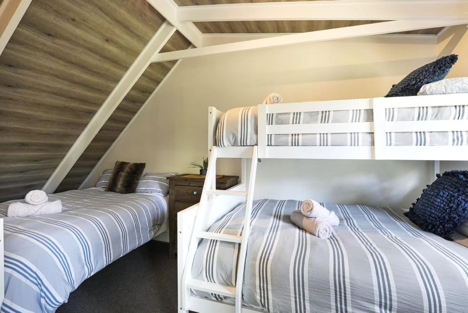 100 Petrol Voucher for all 3 night bookings for the month of October - Send message to enquire! House in Saint Georges Basin
