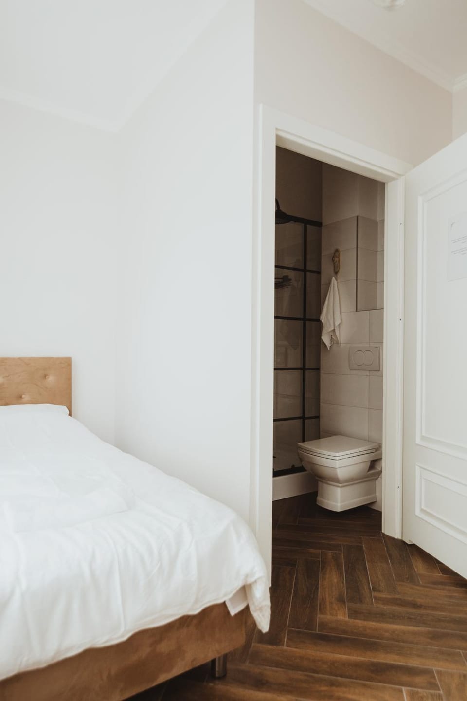 Toilet, Bed, Bathroom, Photo of the whole room, Bedroom, towels