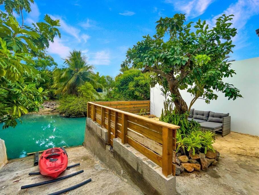 Free canoës Air-Conditioning King Bed Fare Tiare House in Moorea-Maiao