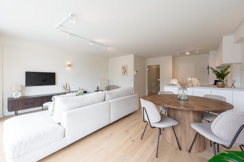TV and multimedia, Living room, Dining area