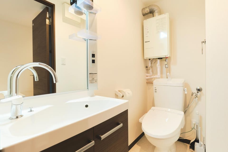 Toilet, bidet