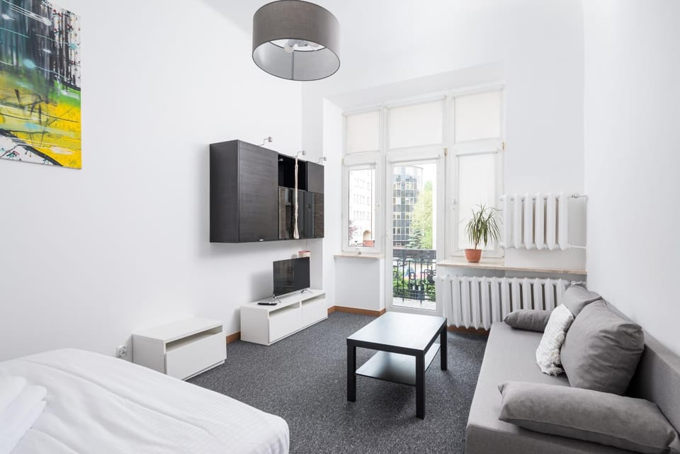 Communal lounge/ TV room, Bed, TV and multimedia, Living room, Photo of the whole room, Seating area, Evening entertainment, Bedroom