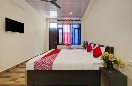TV and multimedia, Photo of the whole room, Bedroom