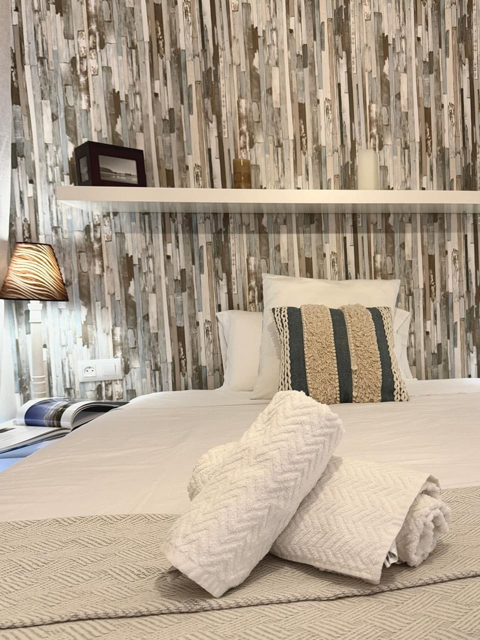 Bed, Photo of the whole room, Bedroom, towels