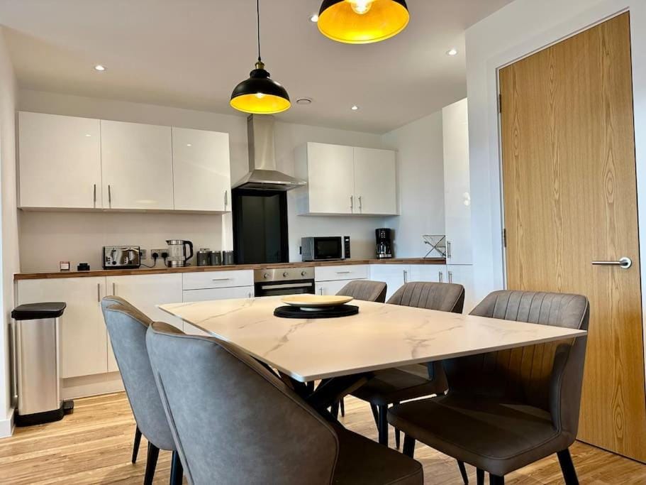 Beautiful Waterside Apartment near Old Trafford Apartment in Salford