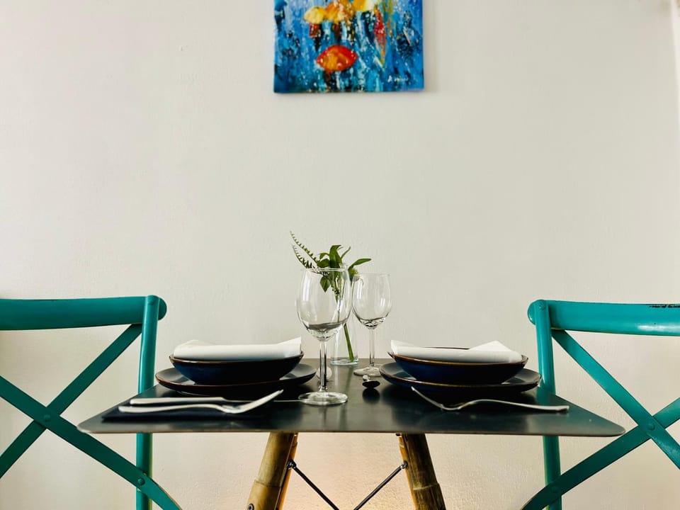 Decorative detail, Seating area, Dining area