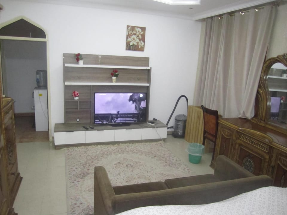Bed, TV and multimedia, Photo of the whole room, Seating area, Evening entertainment, Bedroom