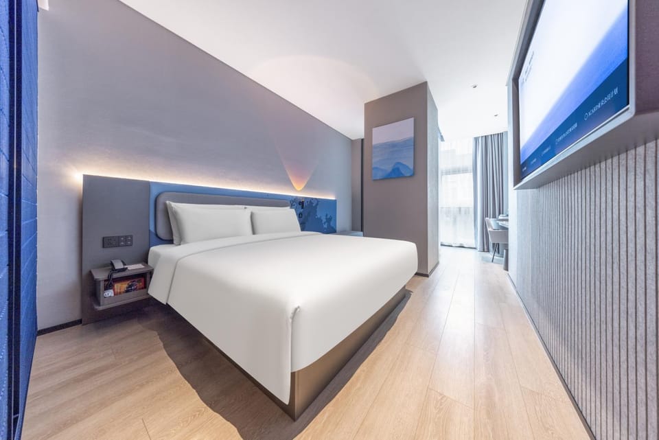 Atour Light Hotel Shanghai Daning International Shibei High-tech Park Hotel in Shanghai