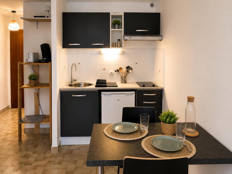 TV and multimedia, Coffee/tea facilities, Kitchen or kitchenette, Dining area