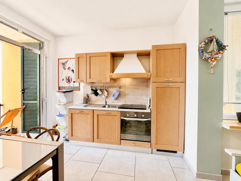 Hostdomus - Blues Apartment Apartment in Pietra Ligure