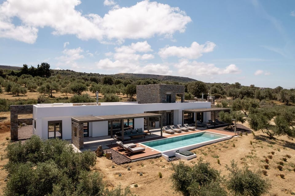 Property building, Natural landscape, Swimming pool, sunbed