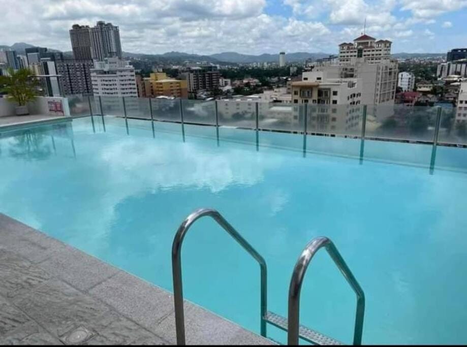 Comfy Condo near Ayala, SM City & IT Park Apartment in Lapu-Lapu City