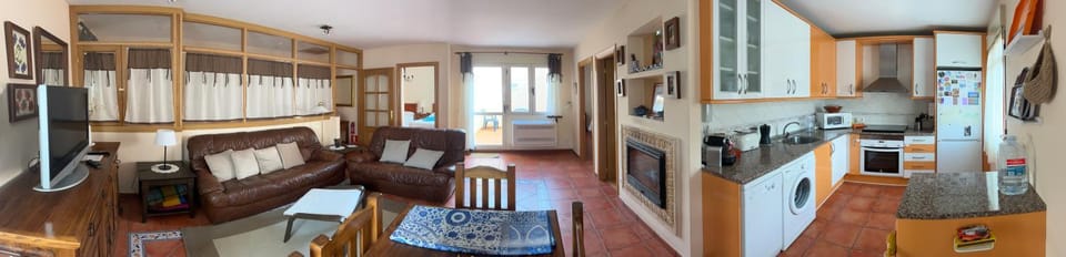 TV and multimedia, Kitchen or kitchenette, Living room, Lounge or bar, Dining area, fireplace