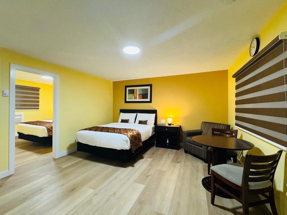 Bed, Living room, Photo of the whole room, Seating area, Bedroom