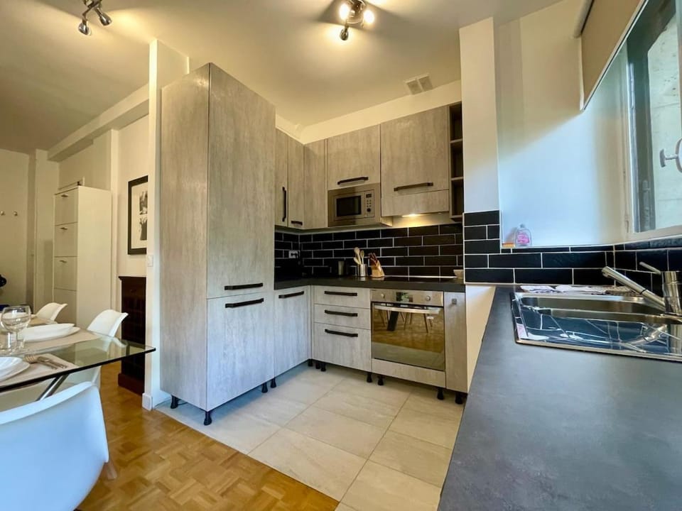 Kitchen or kitchenette, dishwasher, oven, stove