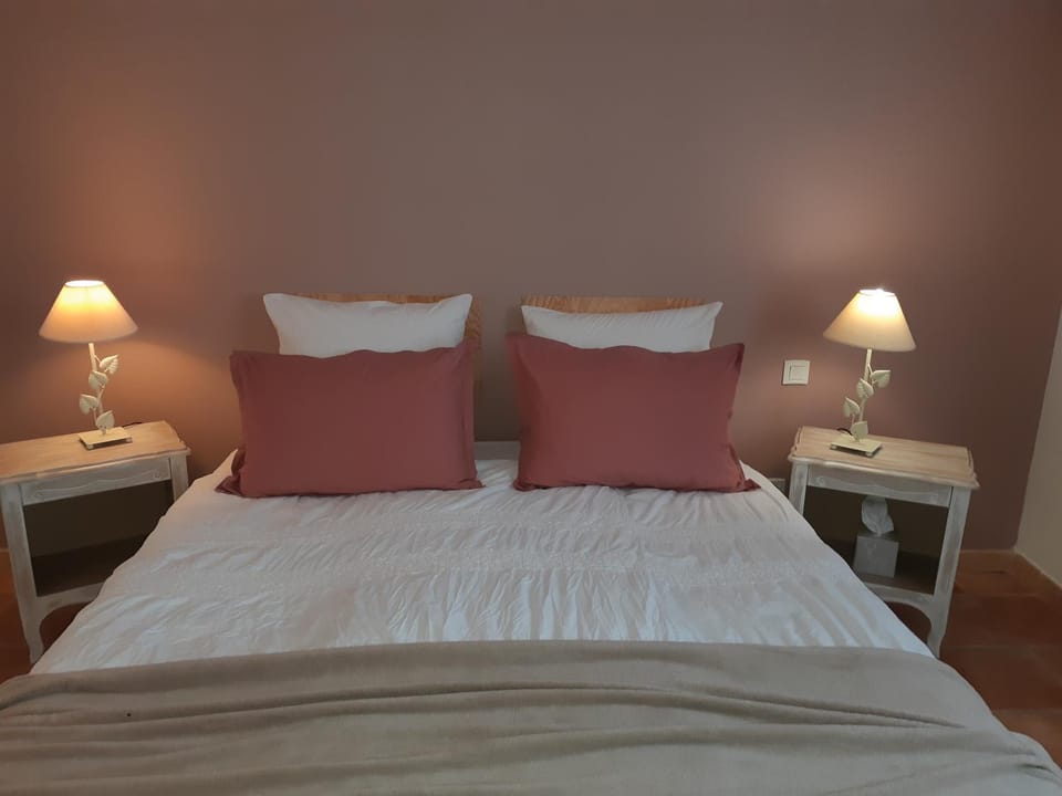 Property building, Bed, Photo of the whole room, Bedroom