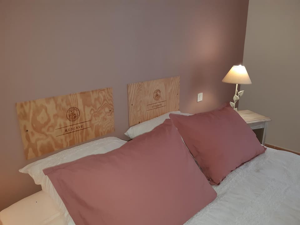 Bed, Photo of the whole room, Bedroom, Garden view