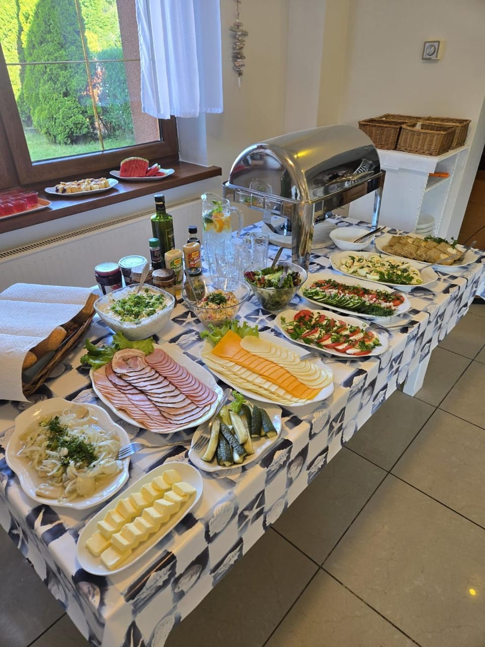 Food and drinks, Food, Buffet breakfast, Drinks