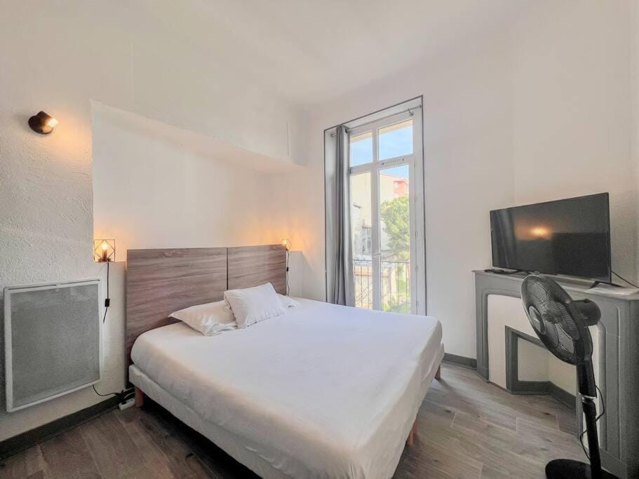 Cannes City Break - 2nd Floor - Sunny Balcony & Quiet Street Villa in Cannes