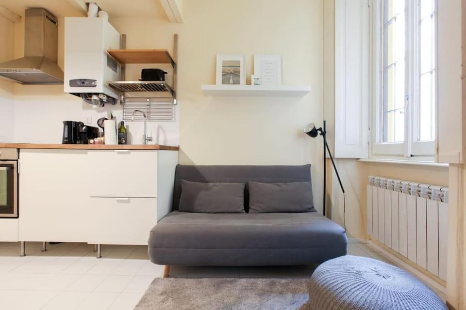 Kitchen or kitchenette, Living room, Seating area, stove
