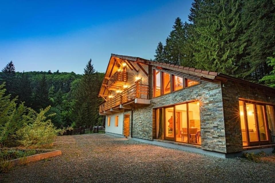 Property building, Day, Natural landscape, Mountain view