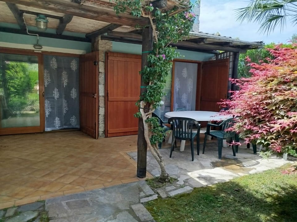 Property building, Patio, Garden