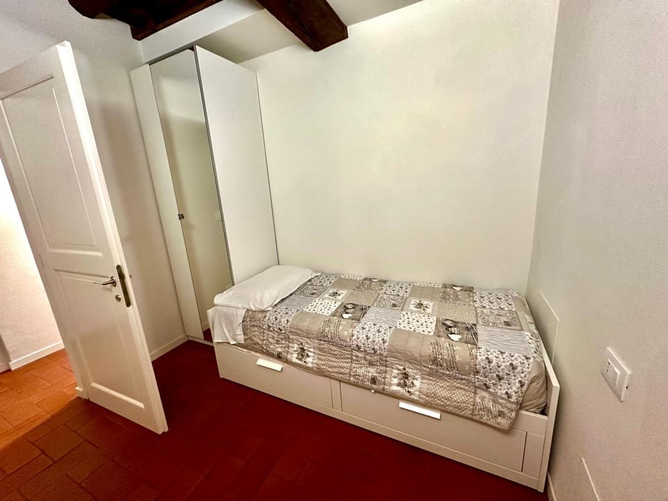 Home 28 appartamento nel cuore di Modena centro Apartment in Modena