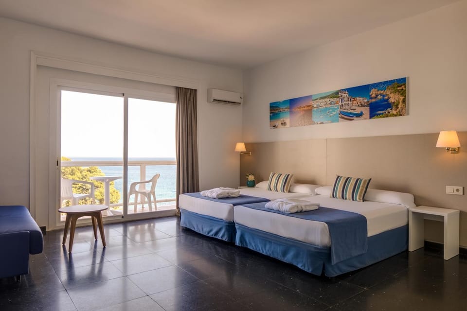 Property building, View (from property/room), Photo of the whole room, Bedroom, Sea view
