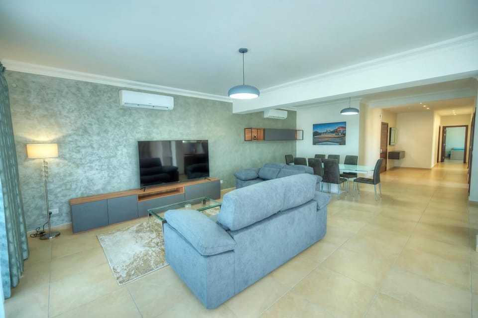 TV and multimedia, Living room, Seating area, Evening entertainment, air conditioner