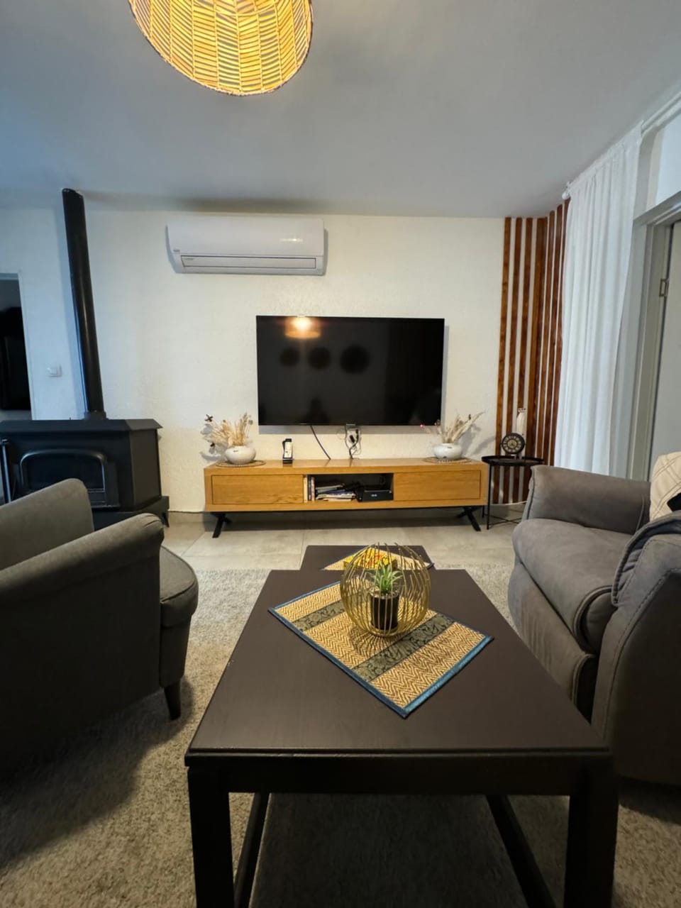 TV and multimedia, fireplace, air conditioner