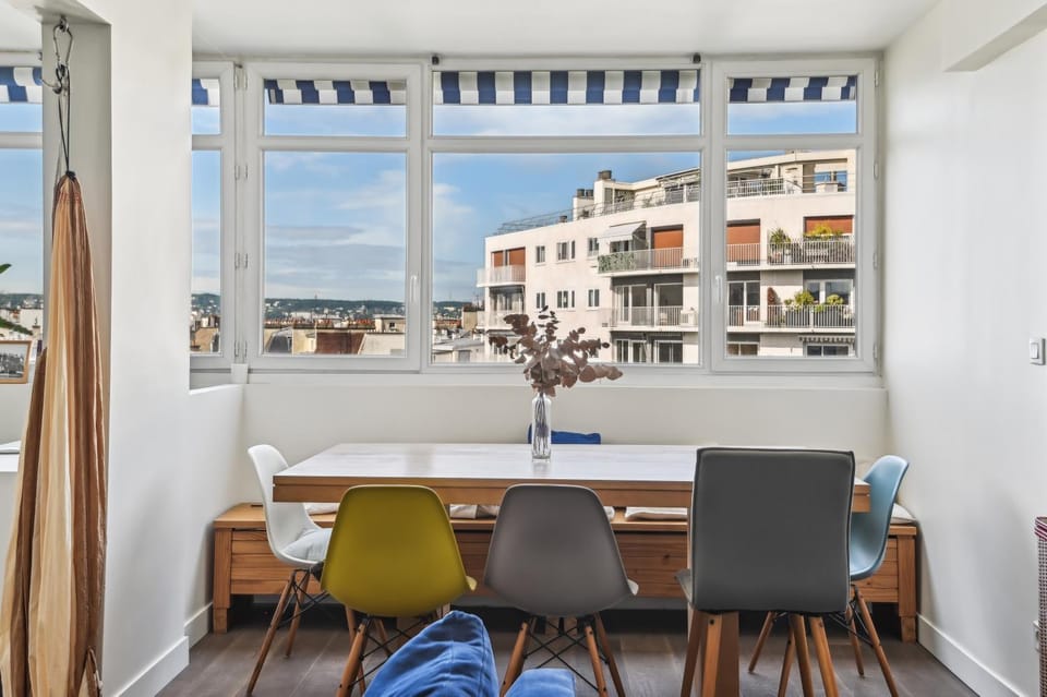 Atypique appartement avec vue sur la Tour Eiffel by Weekome Apartment in Paris
