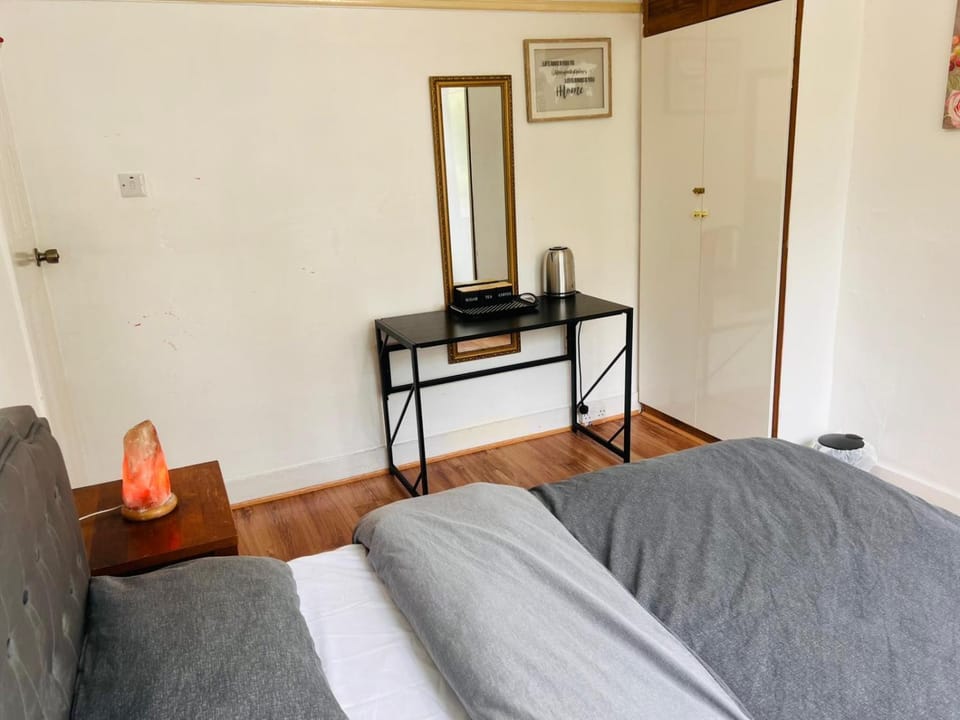 Cosy Double Room Harrow & Wealdstone Bed and Breakfast in Harrow