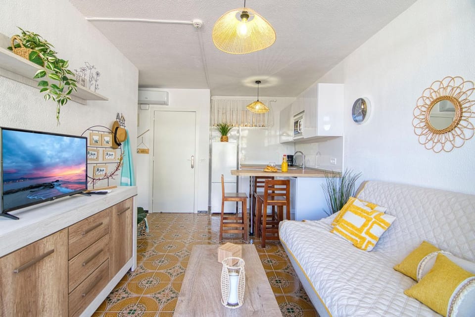 TV and multimedia, Kitchen or kitchenette, stove