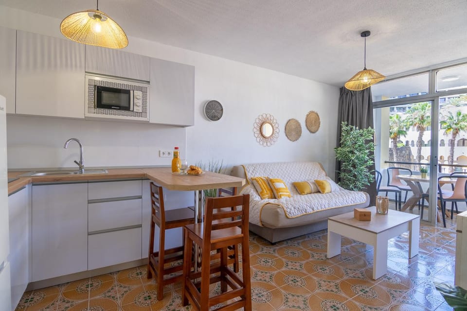 Kitchen or kitchenette, Living room, Photo of the whole room, Dining area