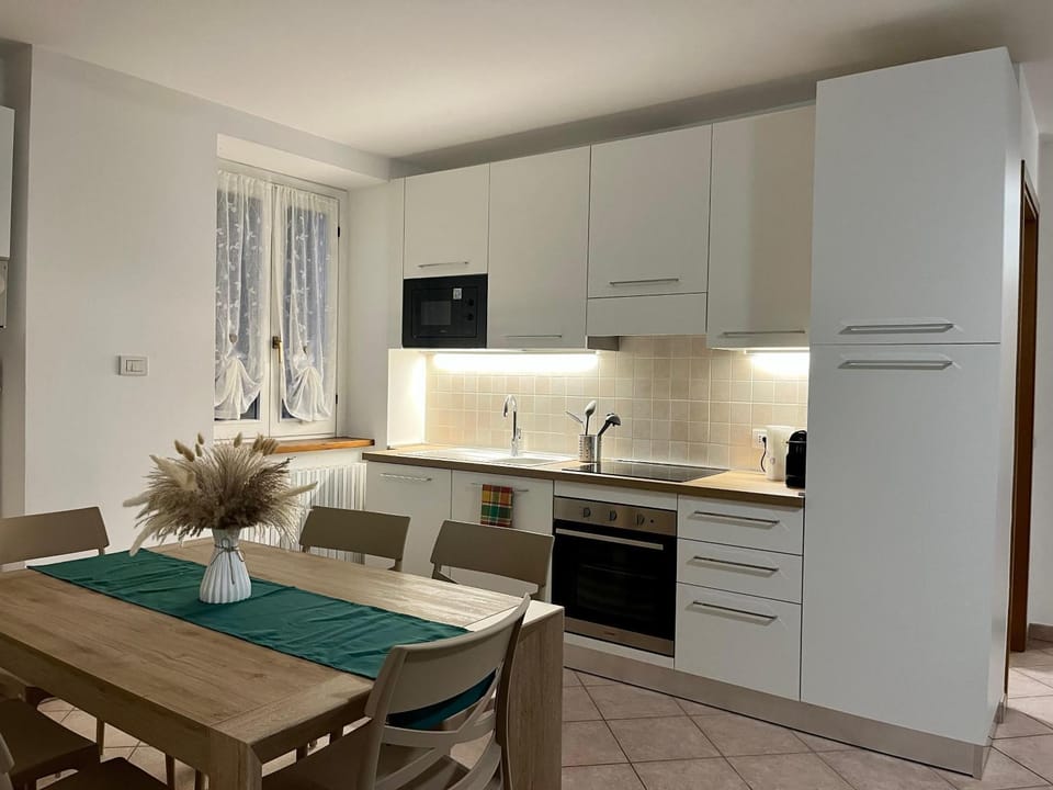 Kitchen or kitchenette, Dining area, dishwasher, oven, stove