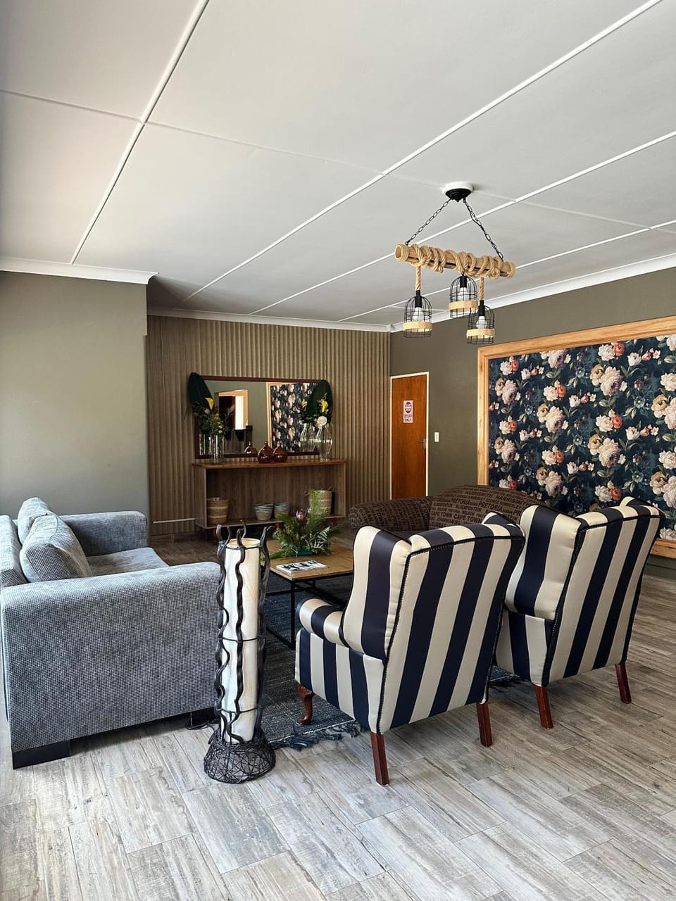 Communal lounge/ TV room
