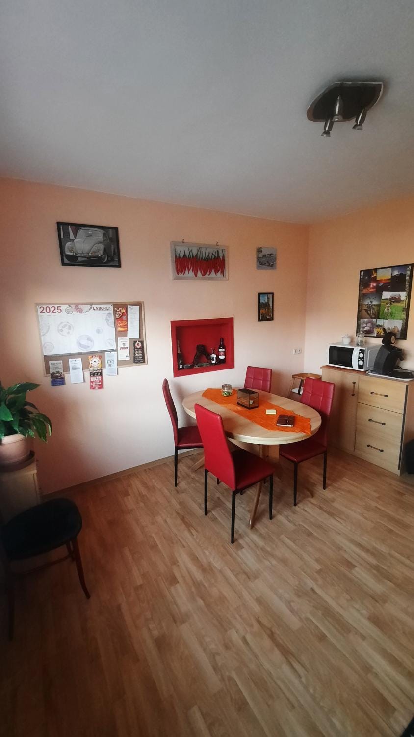 Photo of the whole room, Seating area, Dining area, kitchen