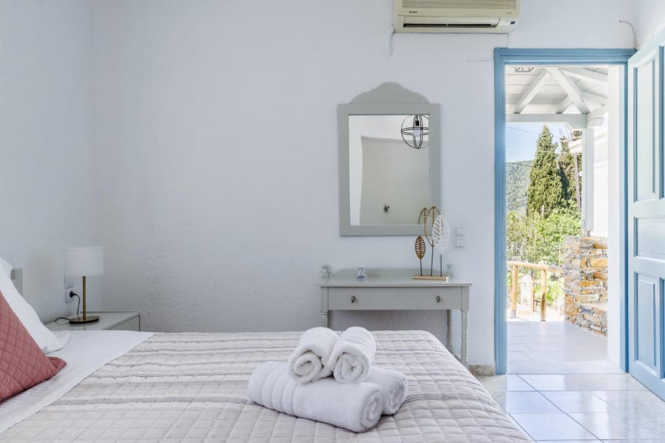 Bed, Bedroom, air conditioner