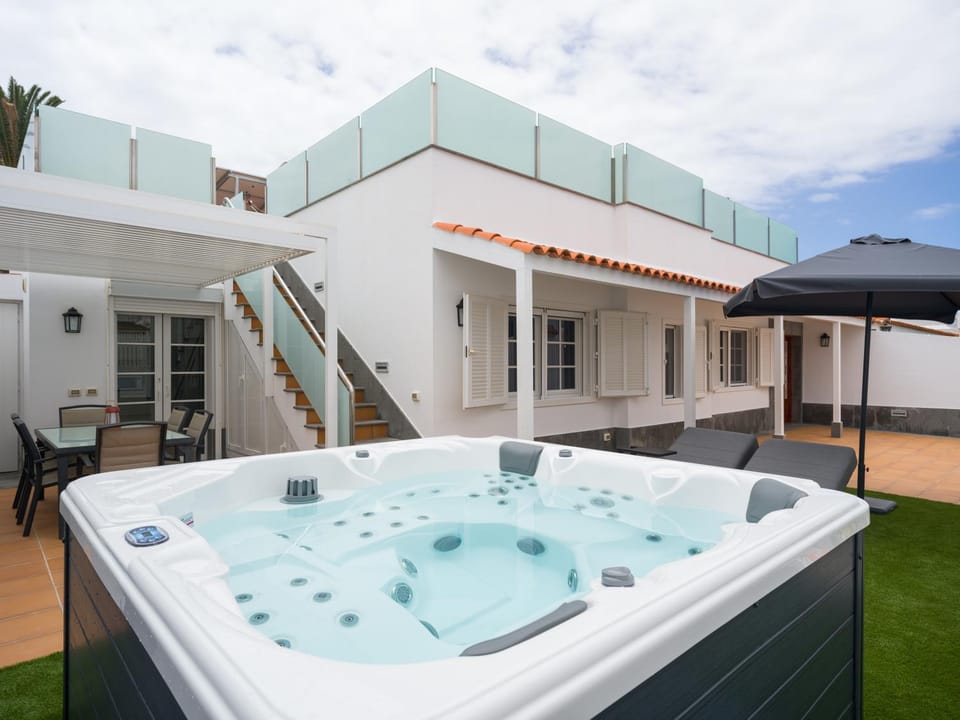 Off site, Hot Tub, Balcony/Terrace