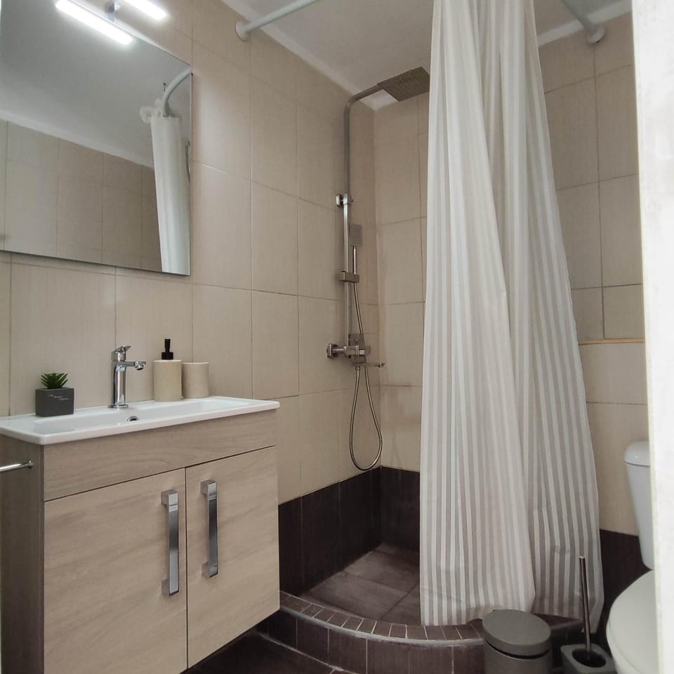 Shower, Bathroom, towels
